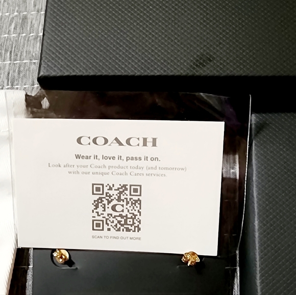 Authentic Coach Earring NWT. - Picture 7 of 10